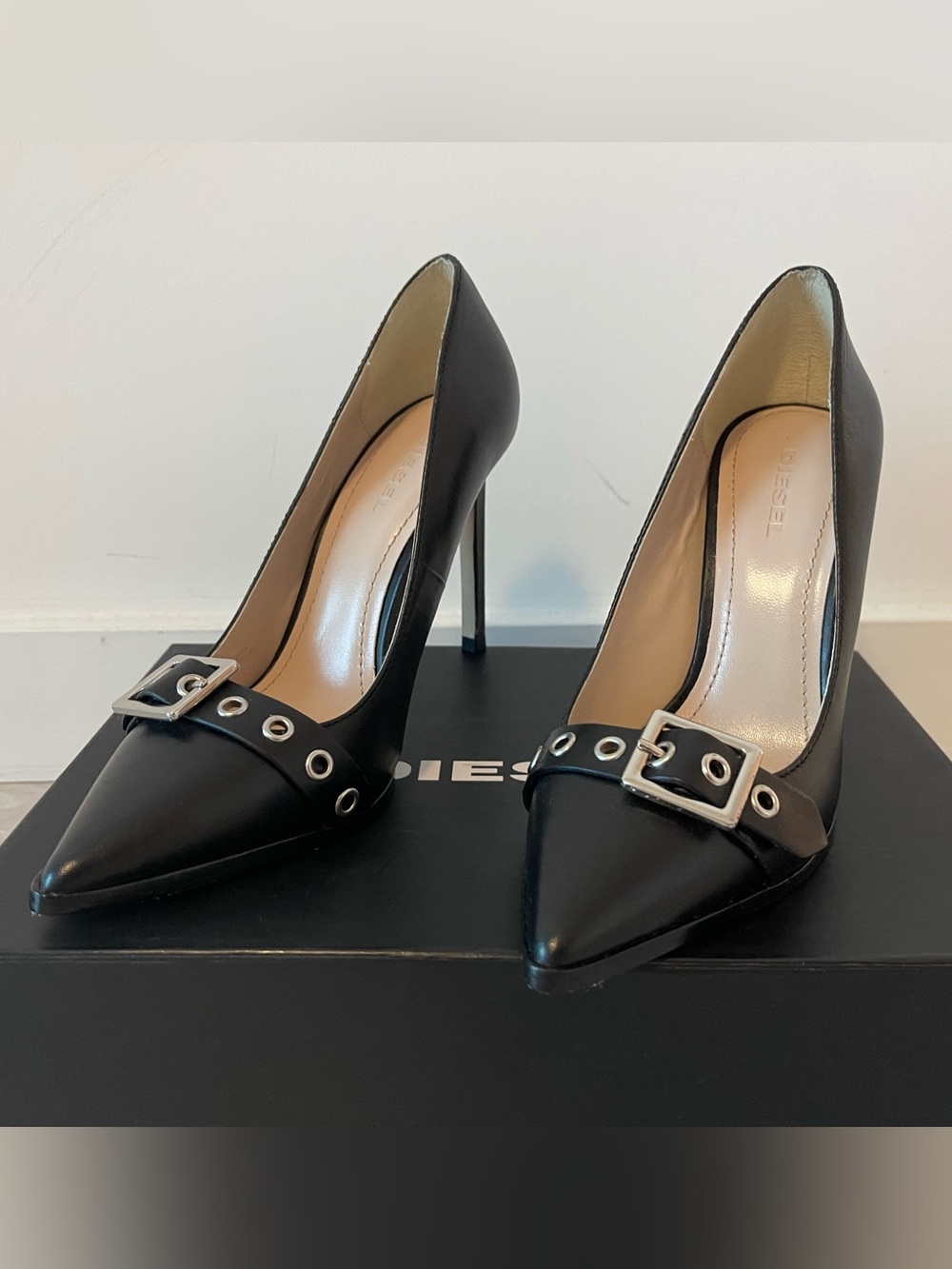 Diesel Black Pointed Genuine Leather Buckle Stiletto Pumps Size 8.5 NWT
